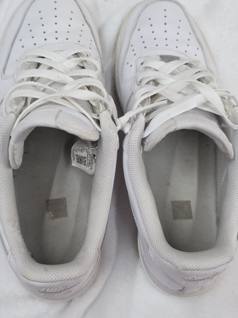 Mens Nike Air Force 1 '07 Low Top White Sneakers - Picture 7 of 9